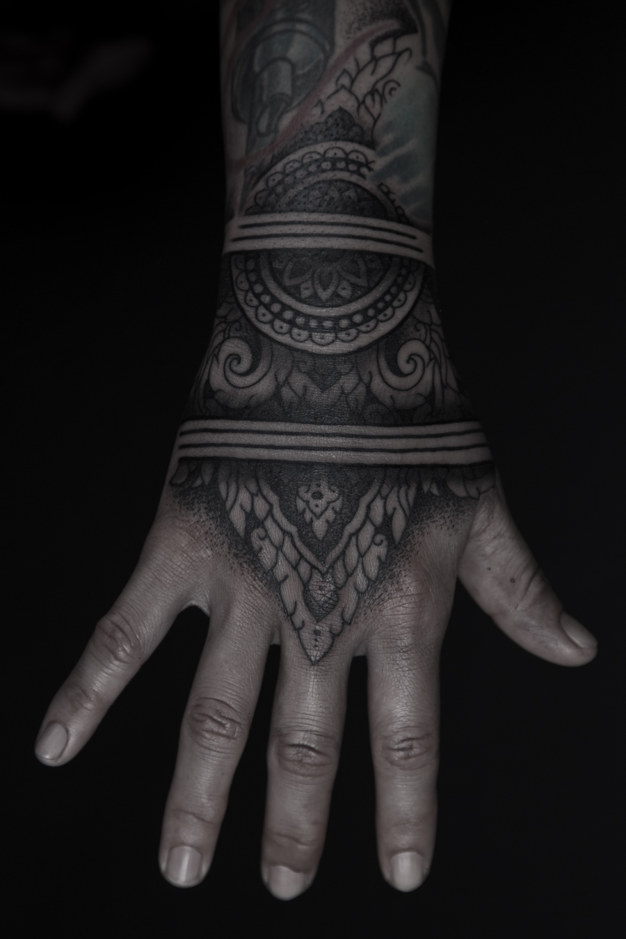 female hand tattoo